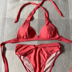 Cupshe brand size 6 coral bikini. Top fits size C cup, bottom fits size 6.